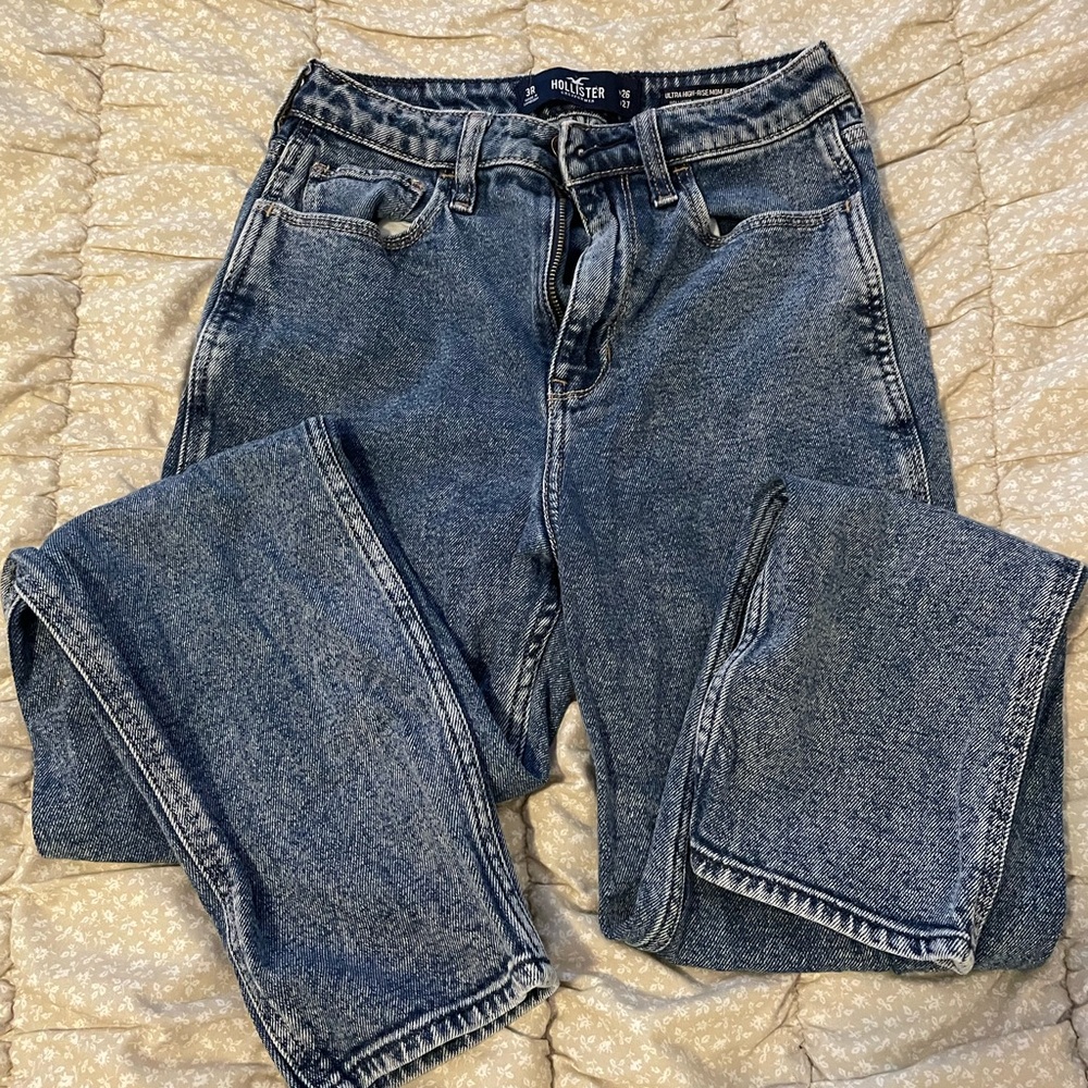 Hollister Ultra High Rise Mom Jeans
